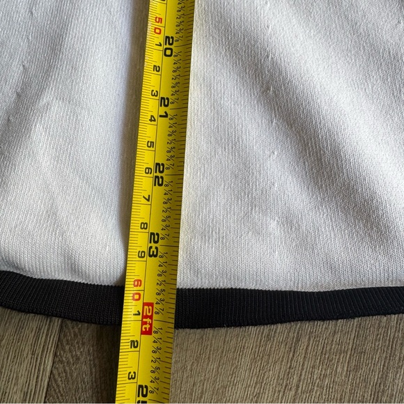 White House Black Market Fitted White and Black Blouse Size S (M) - Picture 5 of 10